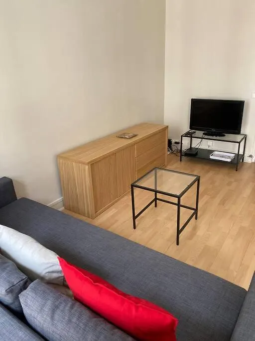 A Deux Pas Du Pantheon Avec Balcon Apartament